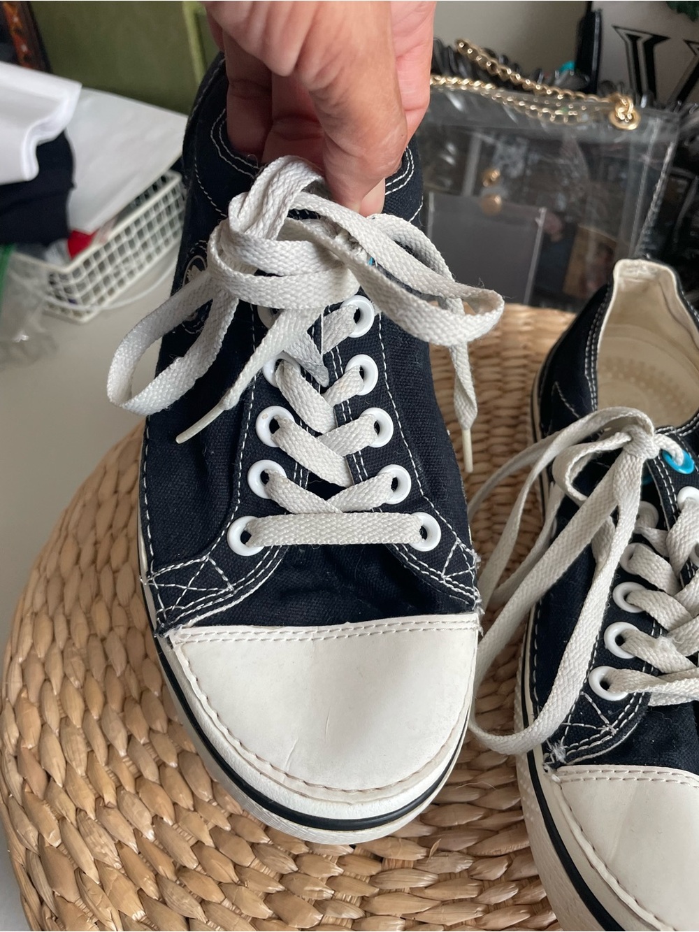 CROCS Woman’s Sneakers in SZ 7 in gently used condition - Picture 8 of 9